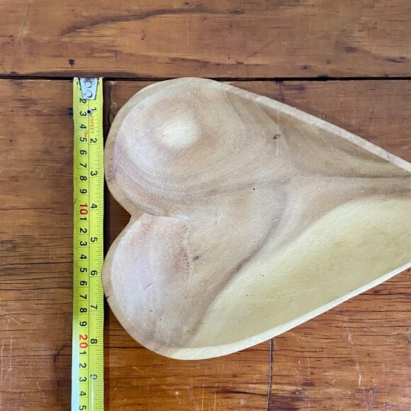 UNIQUE WOOD GRAIN-Heart Shaped Carved Wooden Bowl - Hang or Make it a Candle - Picture 4 of 6
